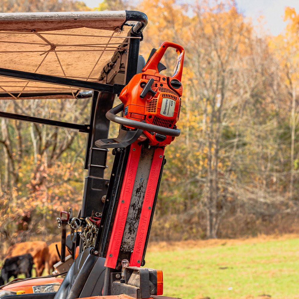 MAXXTUFF usuario extrayendo motosierra con sujeción segura y rápida