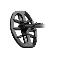 MINELAB bobina M8 vista frontal mostrando diseño compacto y manejabilidad