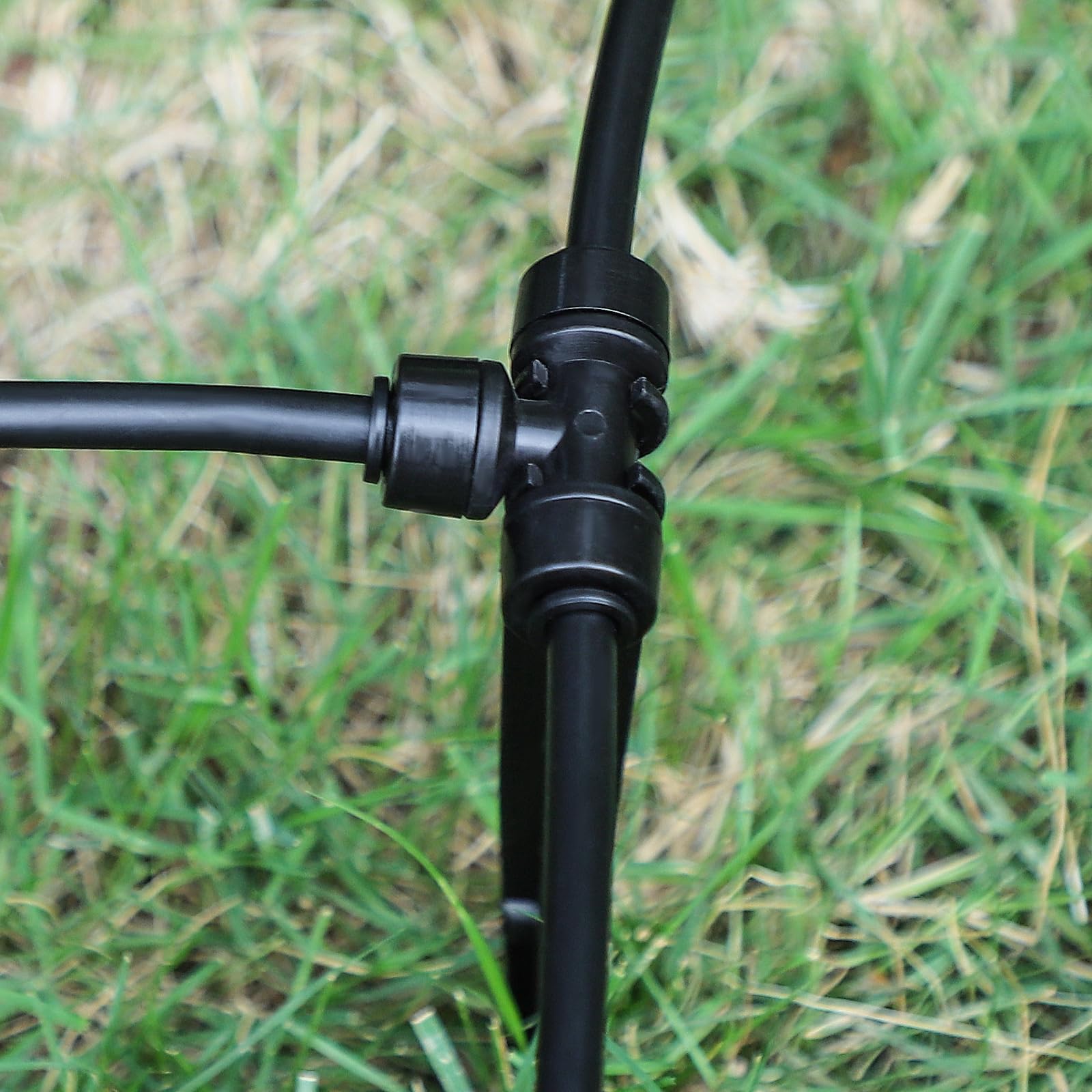 MIXC primer plano del mecanismo push-to-fit mostrando ajuste seguro