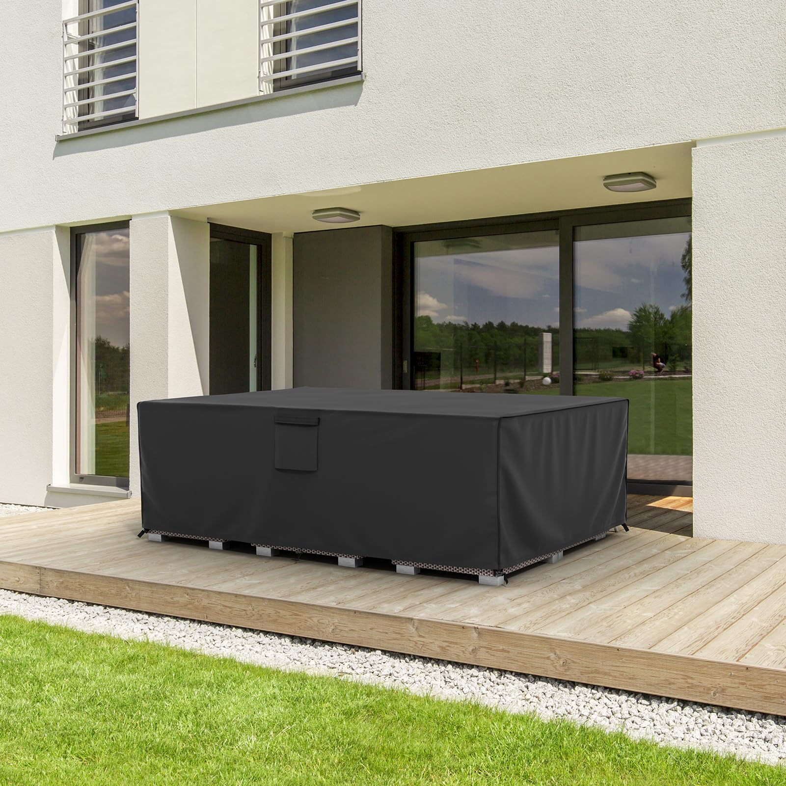 MR.COVER comparación de escala junto a una mesa para verificar ajuste