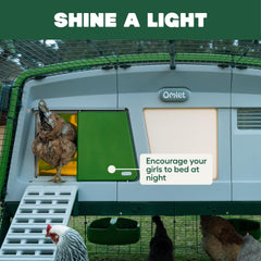 Omlet Coop Light detalle de superficie que facilita limpieza rápida