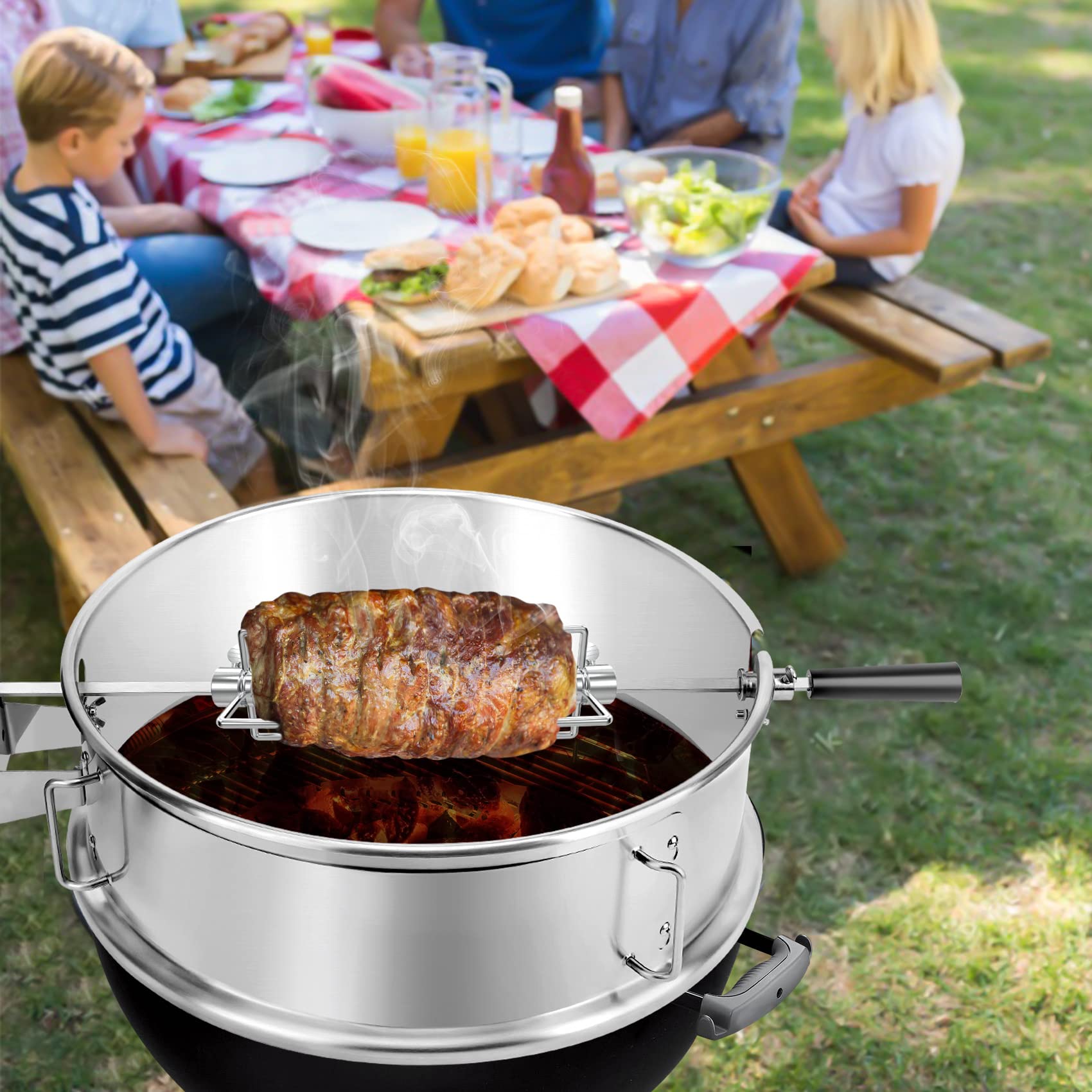 onlyfire rotisserie en uso con pollo asado, asado uniforme y jugoso