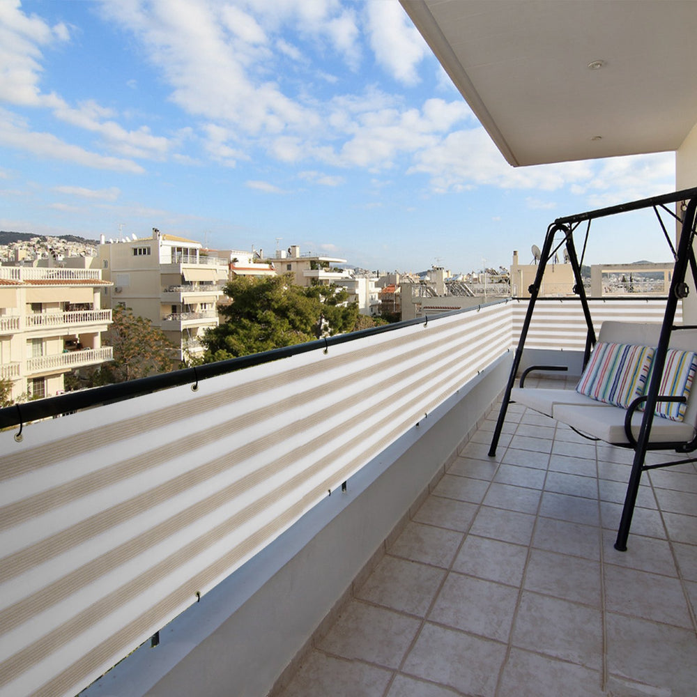 Patio escena de terraza relajada gracias a la pantalla de privacidad