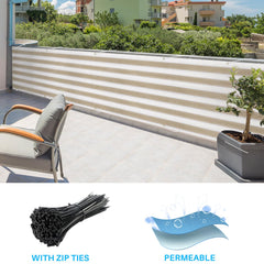 Patio instalación en balcón creando privacidad y ambiente acogedor