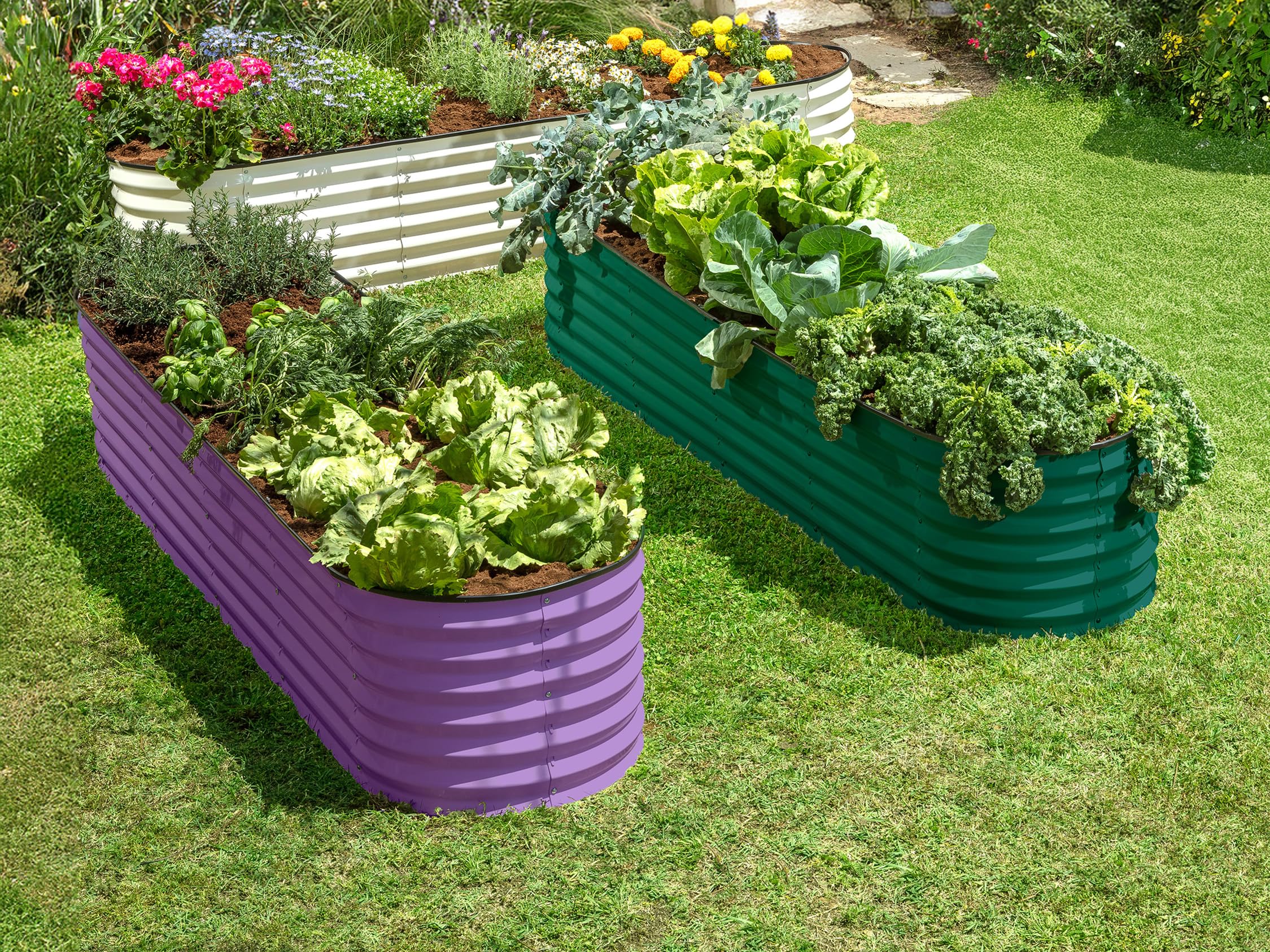 Plant & Plot macetero en uso con verduras, facilitando cosechas accesibles