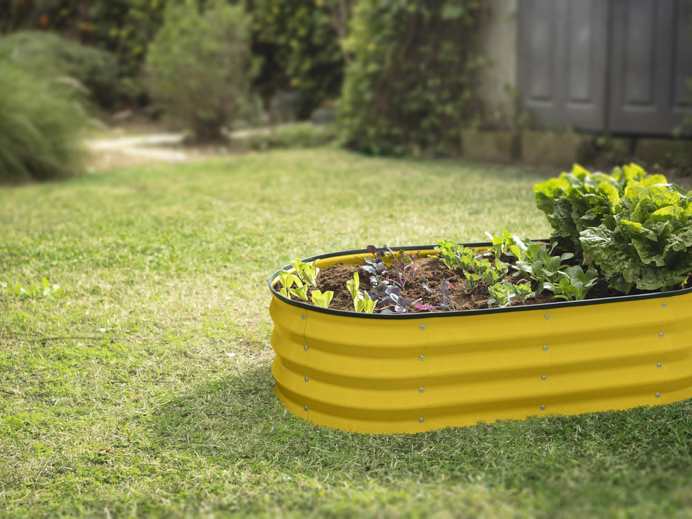 Plant & Plot cama instalada en patio aportando color y orden al espacio