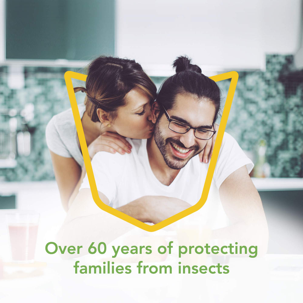 Raid en uso en cocina eliminando insectos en superficies y rutas comunes