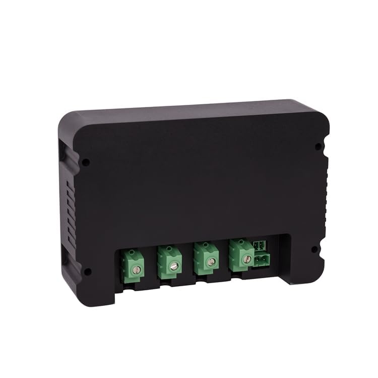 Renogy Adventurer junto a baterías y cables, asegura compatibilidad con sistemas 12V/24V