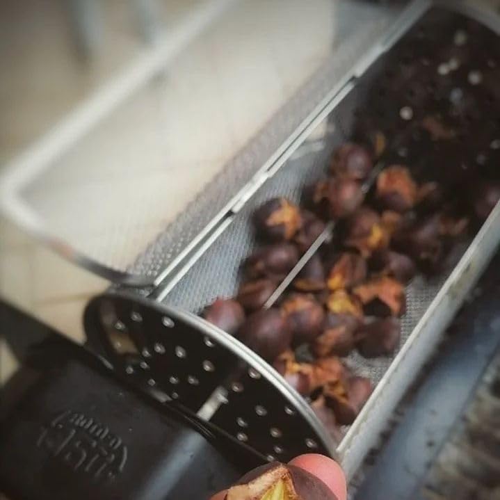ROTO-Q 360 cesta en parrilla exterior en ambiente de barbacoa familiar