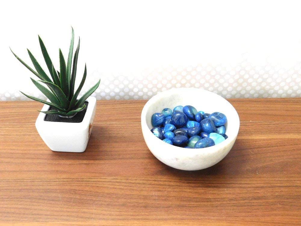 ROYAL SAPPHIRE piedras azules en maceta mostrando drenaje y estética