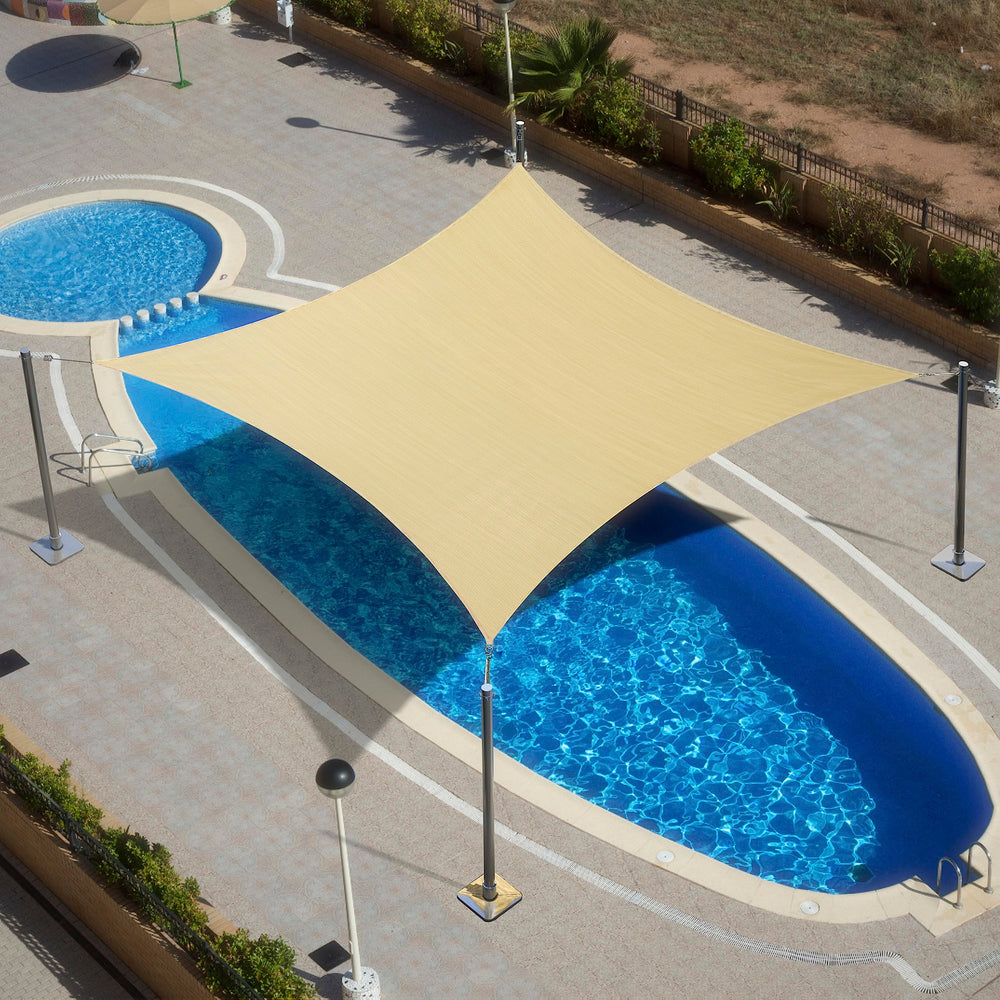 Royal Shade instalación en terraza con vela rectangular tensionada y aspecto final funcional