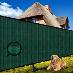 Shade&Beyond vista frontal del panel verde que ofrece privacidad