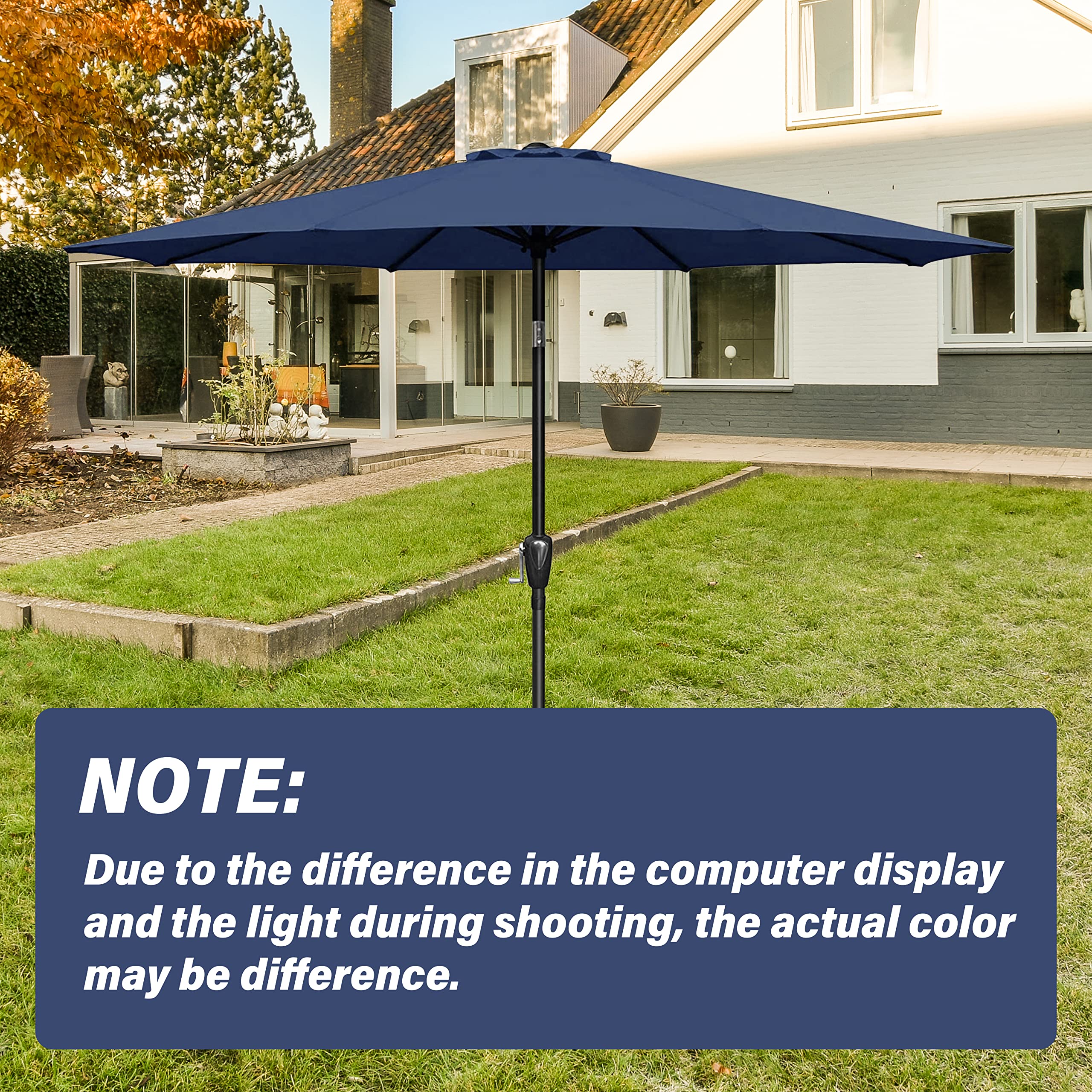 Simple Deluxe toldo junto a una cinta métrica ilustrando ajuste para sombrilla 9' beneficioso
