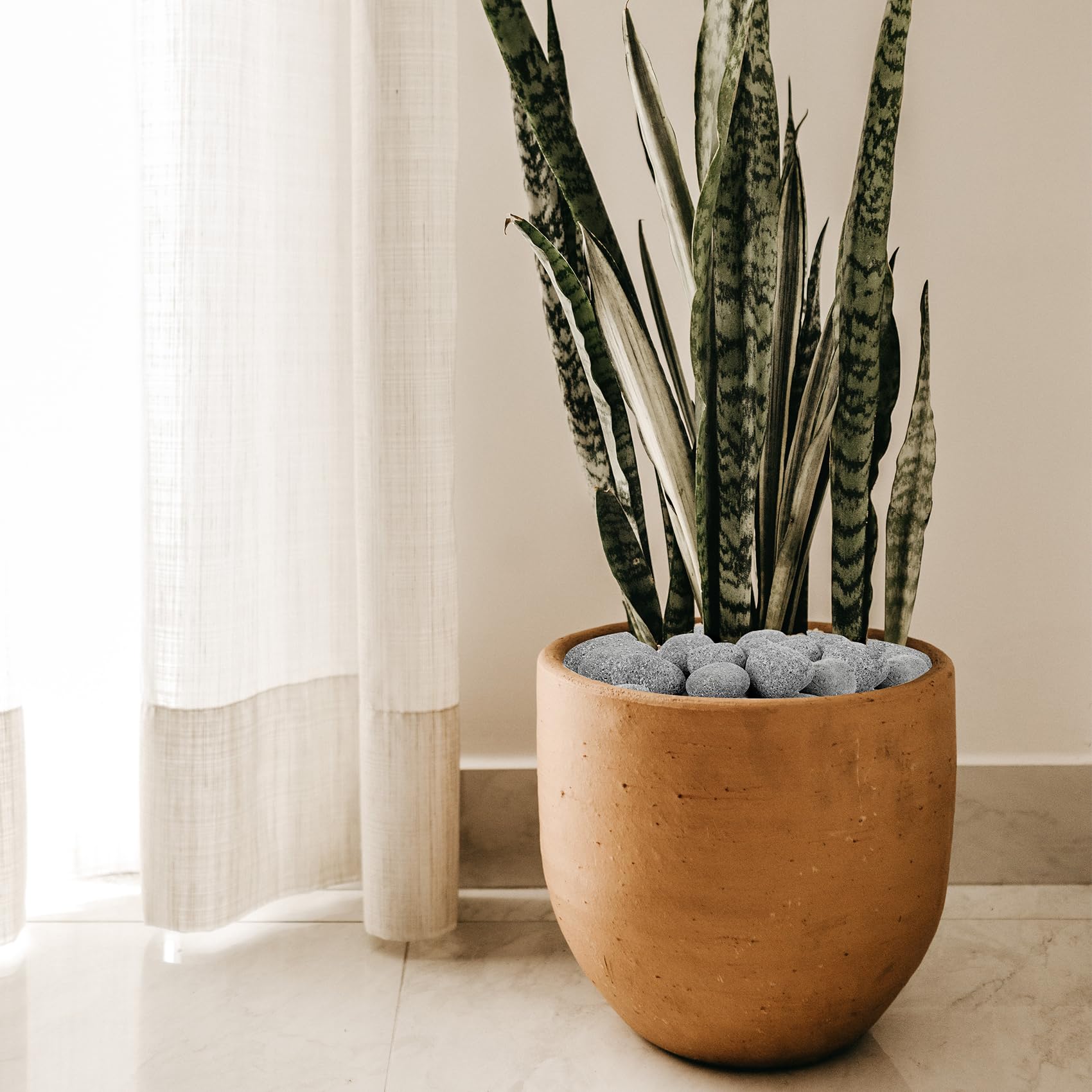 Skyflame piedras usadas en jardín y bordes de maceta, conservan humedad en el suelo