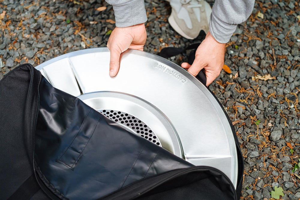 Solo Stove bolsa en maletero demostrando facilidad de transporte