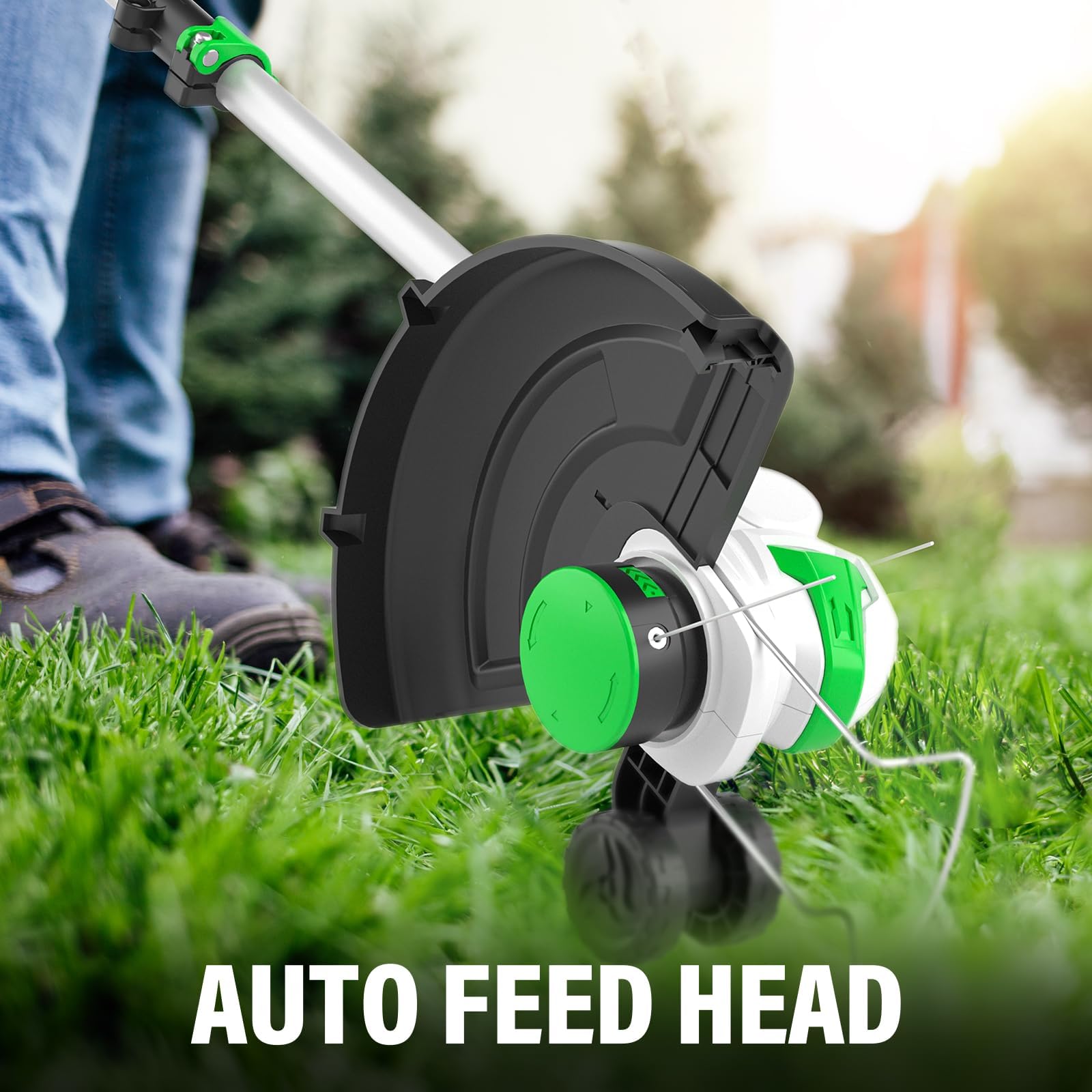 SOYUS máquina en uso recortando césped para un jardín con mejor aspecto