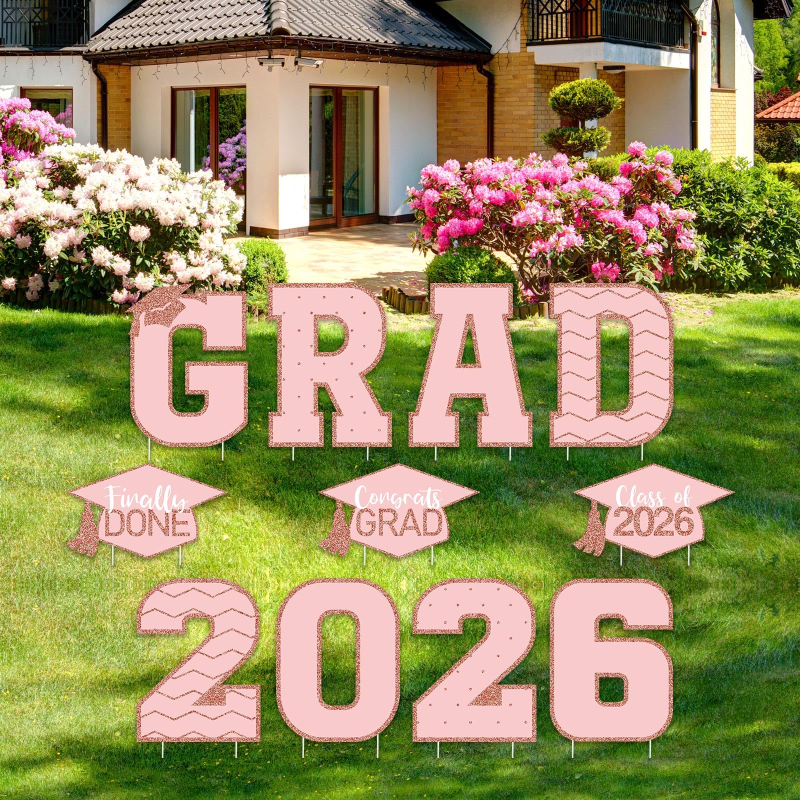 Tatuo cartel frontal Class of 2026 en rosa mostrando celebración